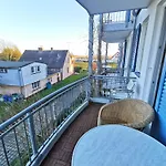 Unsere Perle Am Hafen Mit Balkon Und Kleiner Terrasse Zingst